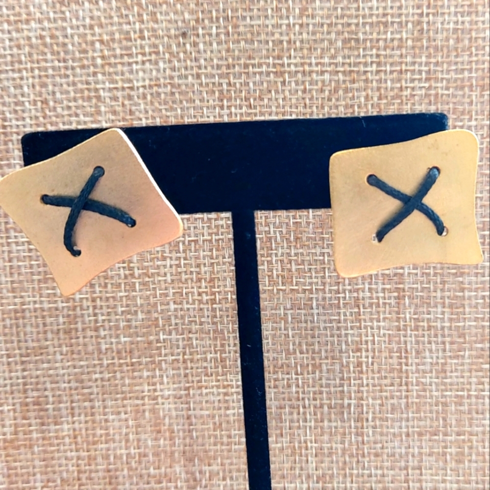 Unique Button style gold plated EARRINGS.